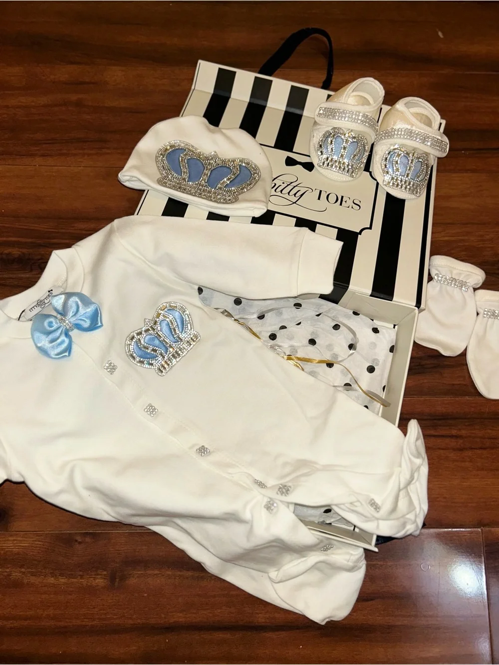 Itty Bitty Toes White & Blue Crown Baby Mittens Set